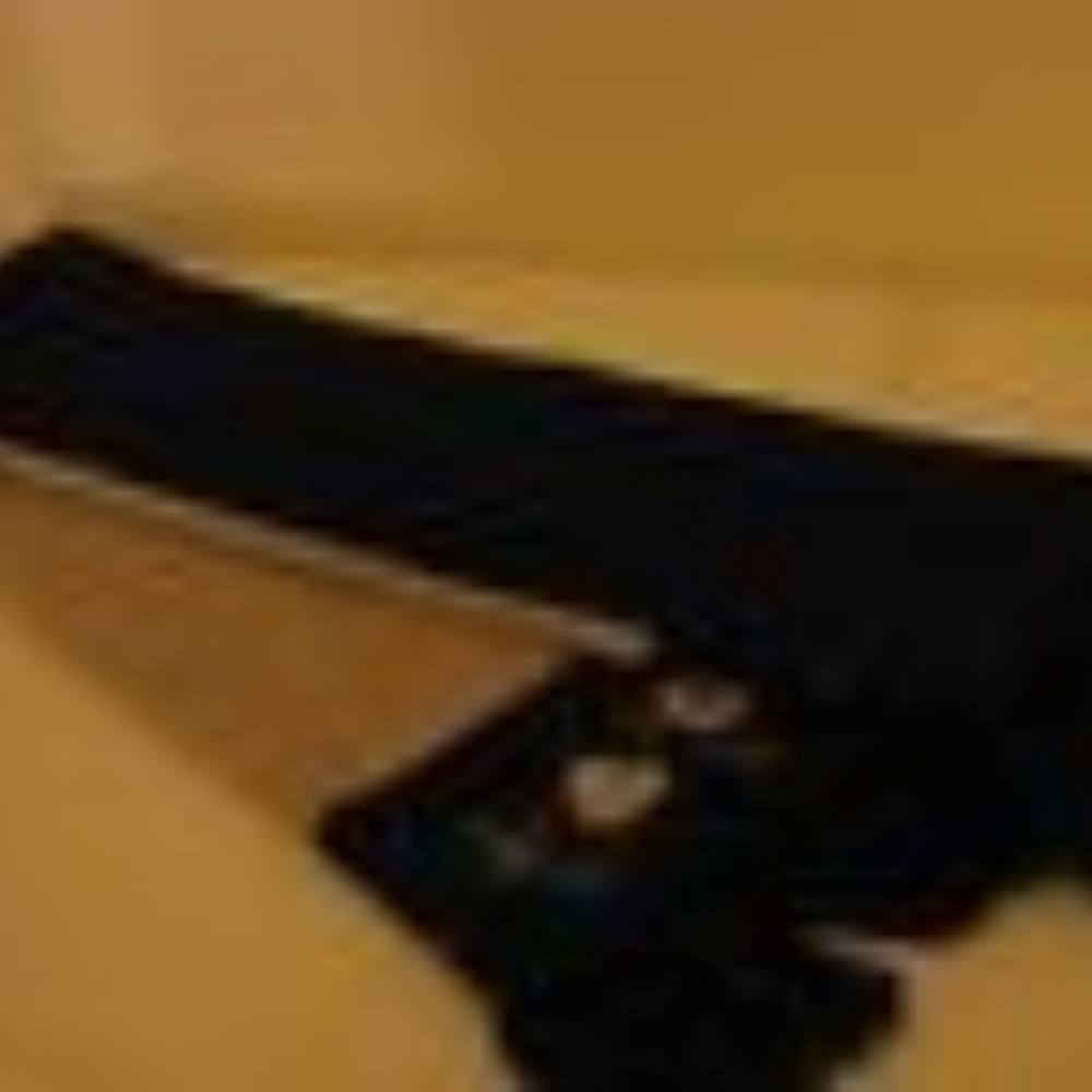 GENTLY USED WOMEN'S WOOL WINTER SCARF CABLE KNIT